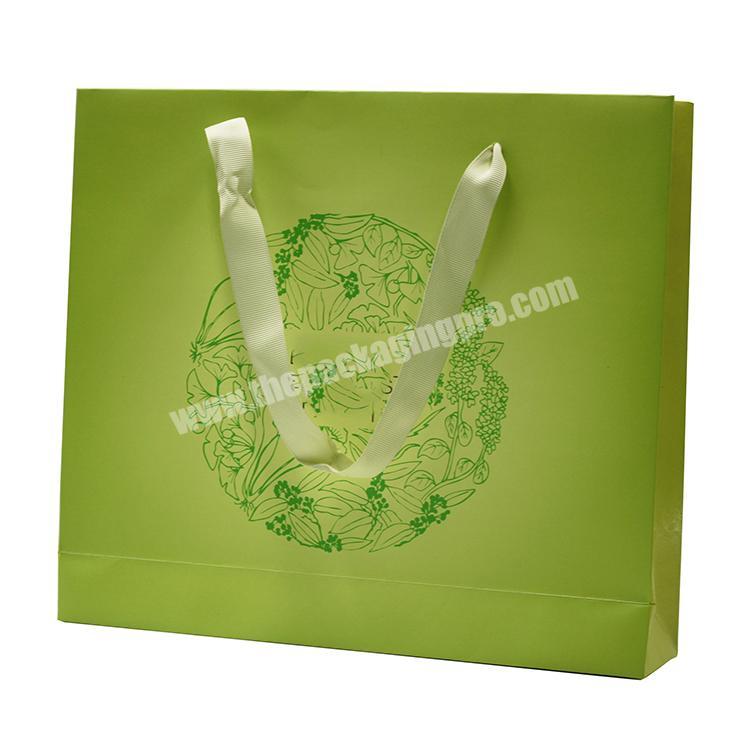Welcome customize Boutique package paper bag for shopping with our logo printed grocery