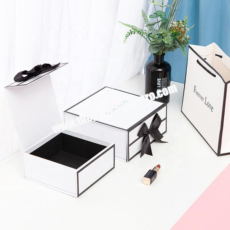 White Color Rigid Hard Cardboard Box Christmas Gift Paper Box With Ribbon