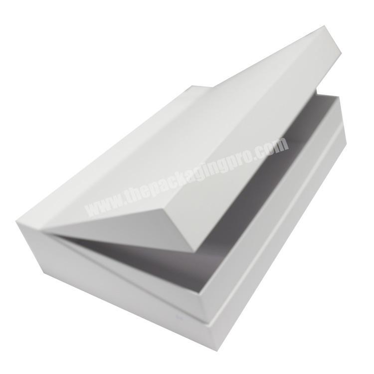 white paper gift box packaging