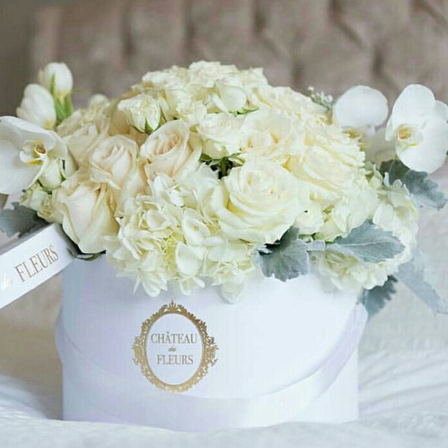 White Round Flower Packaging Box With Gold Stamp Logo