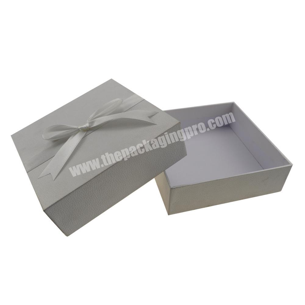 Wholesale elegant top quality luxury customized white lid and base gift box packaging with satin silk ribbon