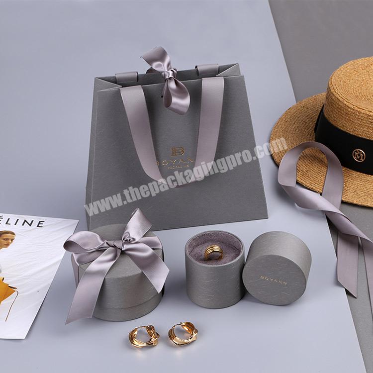 Boyang Hot Sale Foil Stamped Logo White Paper Round Jewelry Necklace Ring Box Packaging with Paper Bag