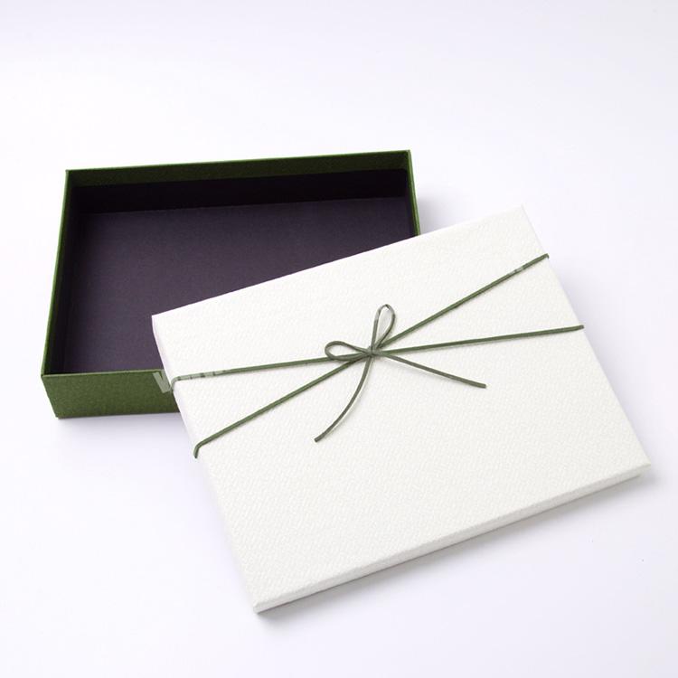 Custom Luxury Cardboard Paper Garment Clothing Apparel Gift White Lid And Base Packaging Box For Dress