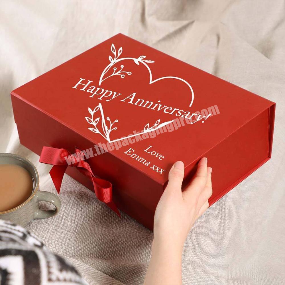 Customized Logo Magnet Folding Luxury Cardboard Packaging Red Hamper Favor Gift Box With Ribbon