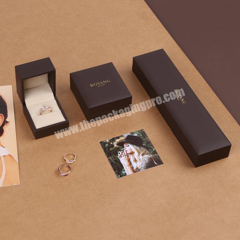 Customized With Logo High Quality Recycle Case Luxury Plastic Clamshell Girls Display Ring Box Jewelry Set