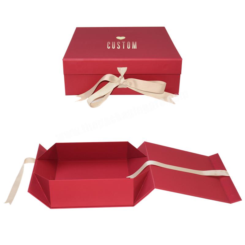 Eco-friendly Custom Luxury Gift Packaging Magnetic Closure Flip Cover Cardboard Rigid Paper T-shirt Foldable Gift Box