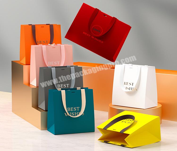 Lipack Waterproof Clothing Garment Paper Bag Apparel Gift Shopping Paper Bag Wth Custom Logo