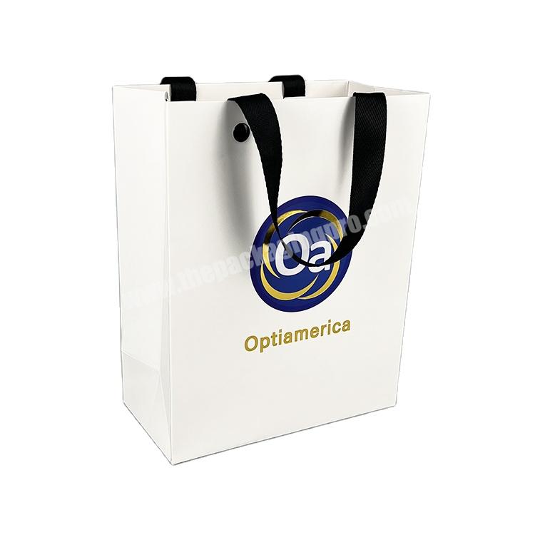 Lipack Wholesale Rivet Handle Clothing Shopping Paper Bags Recycle White Luxury Carry Packaging Bags With Gold Logo
