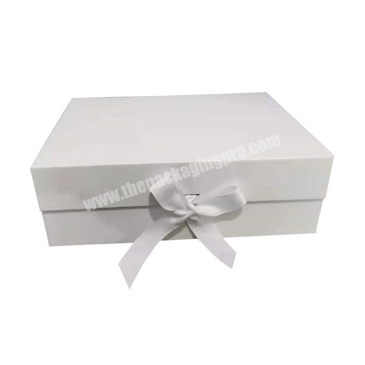 Luxury christmas gift packaging thick white cardboard candy boxes wholesale with ribbon