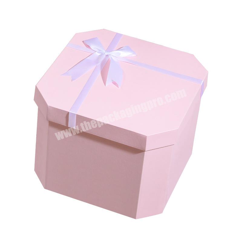 RD Gift box for Valentine's day with handle and bowknot equipped light and greeting card