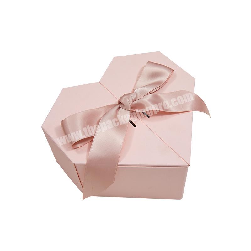 Wholesale Custom Logo Christmas Luxury Cardboard Heart-shaped Packaging Christmas Gift Paper Box