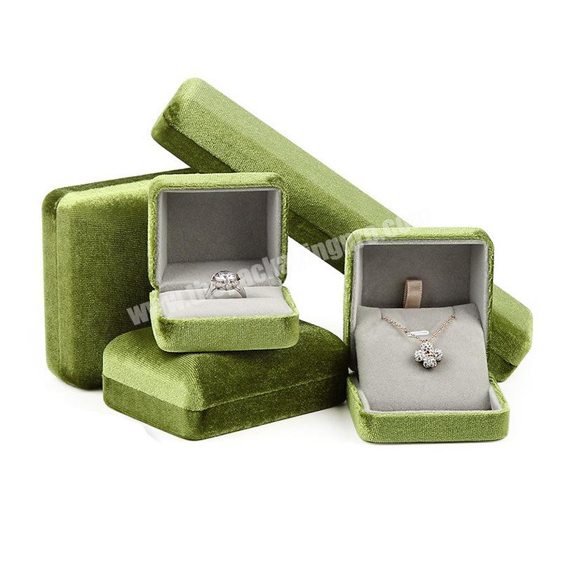 Wholesale Green Square Velvet Ring Boxes Custom Logo Printed Luxury Fabric Velvet Jewelry Box