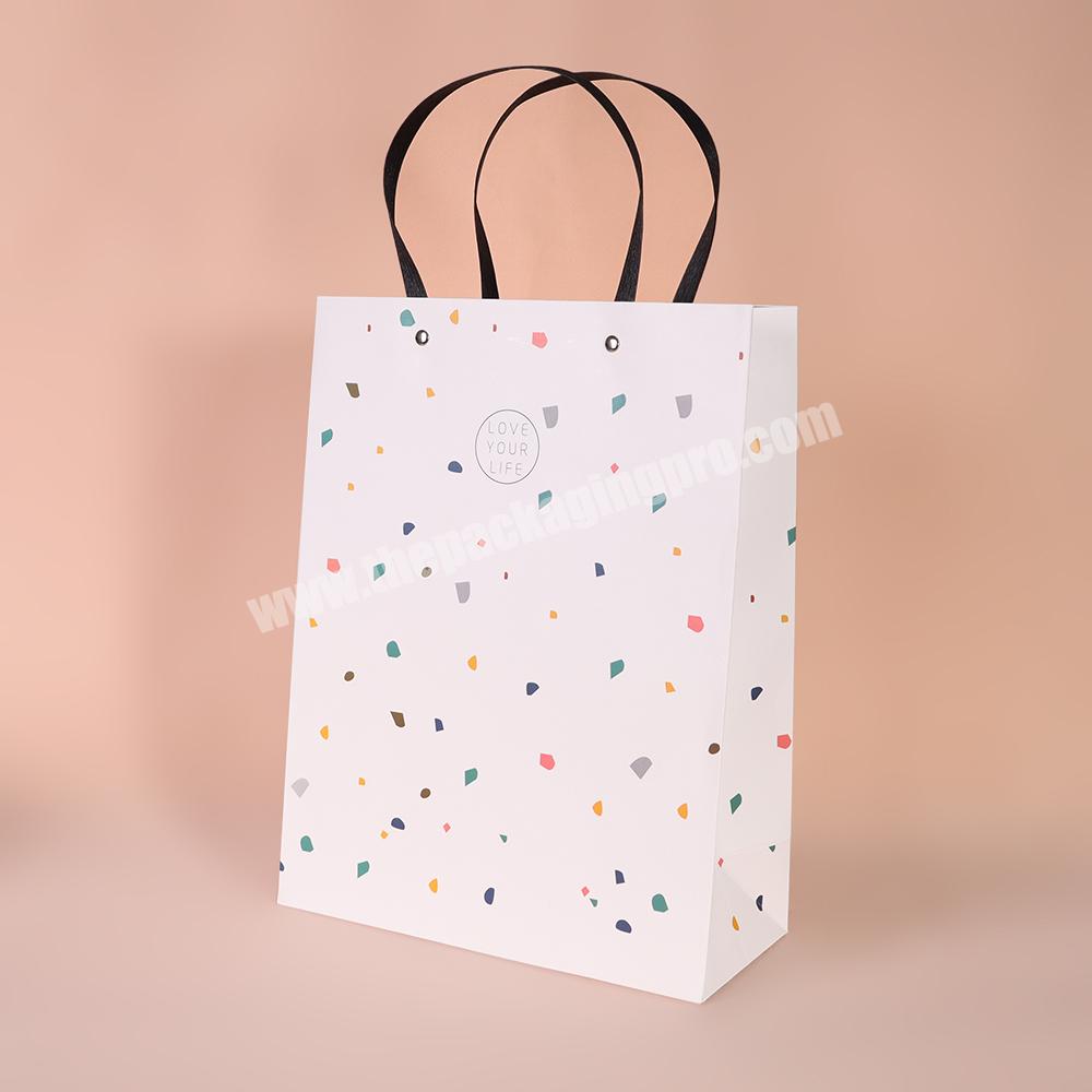 Wholesale Luxury Eco Friendly Customise Paper Bag Gold Stamping Paper Packaging Bags White Shop Paper Bag