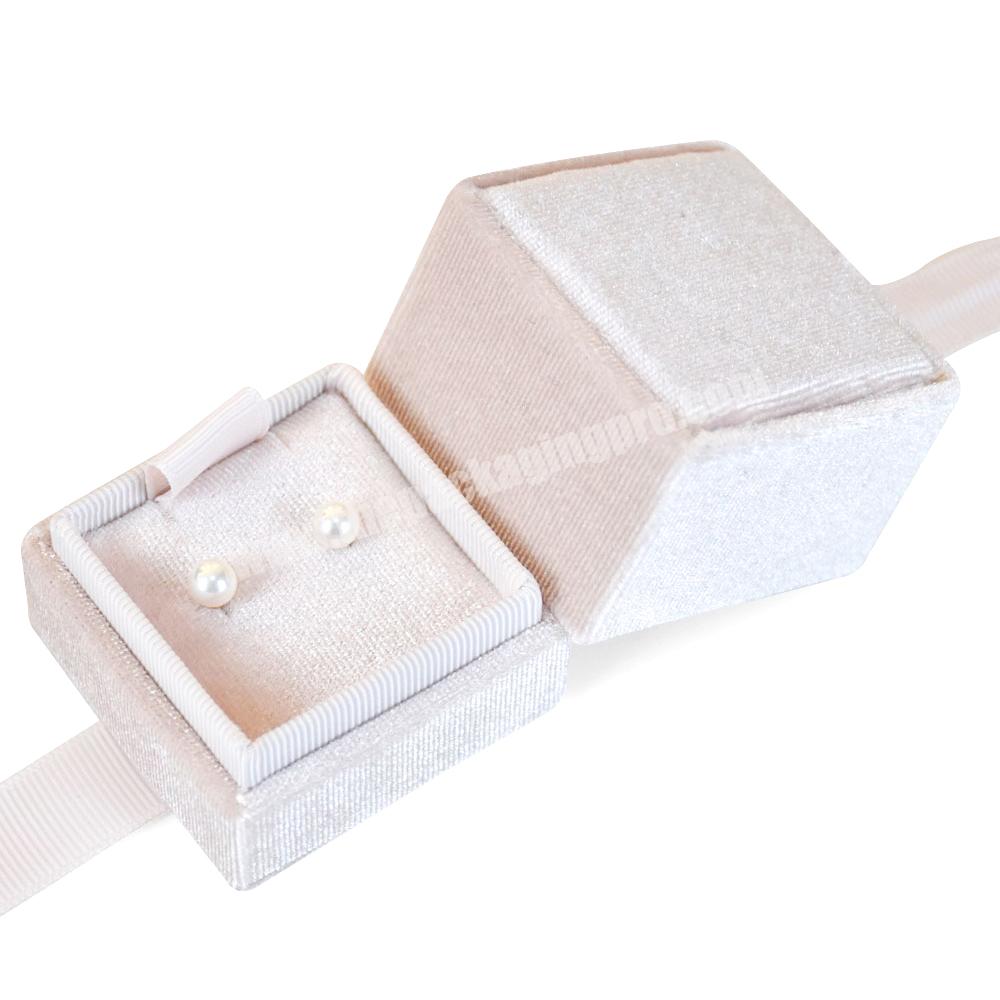Custom logo luxury paper wholesale small velvet double ring box packaging green jewelri box logo velvet boxes for rings