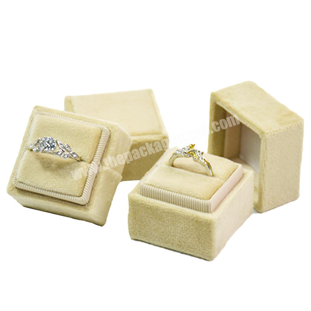 Luxury square velvet jewelry box organizer ring packaging velvet jewelry gift box logo custom velvet travel ring jewelry box
