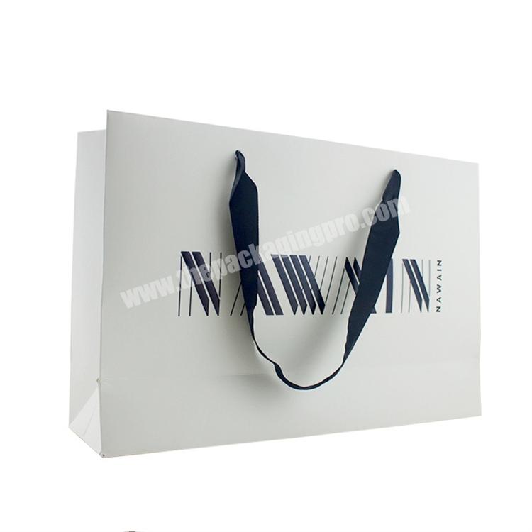 Manufacturer Custom Embossing Logo Jewelry Clothing Packaging Shopping Gift Paper Bags with Ribbon Handles