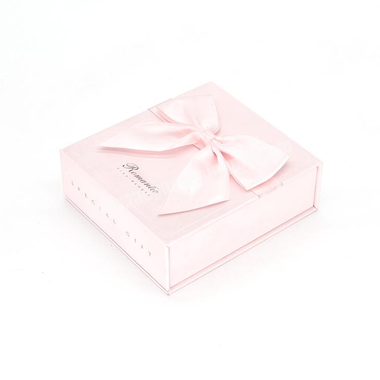 New China manufacturer necklaces packaging box magnetic jewelry gift box Packaging Box with sponge