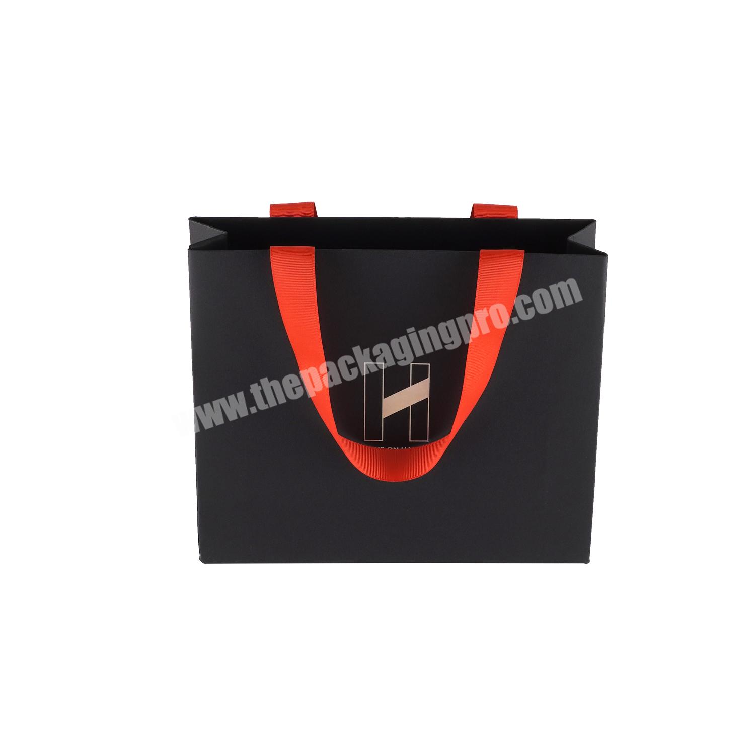 Wholesale Customized Recyclable Luxury Gift Paper Bags With Handles For Shopping Bags With Your Own Logo