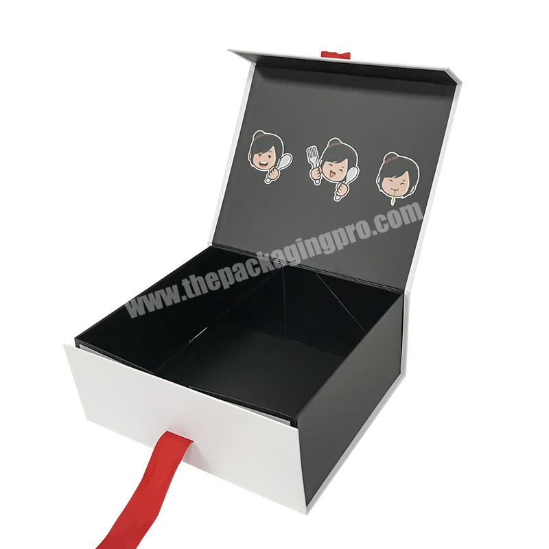 Wholesale Luxury Bespoke Custom Logo Rigid Cardboard Magnetic Paper Gift Folding Boxes With Ribbon Closure