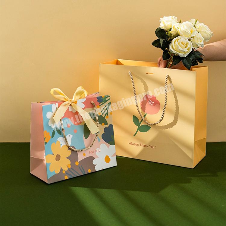 luxury holiday paper bouquet packaging gift bags with design customized happy birthday present paper gift bag with handles